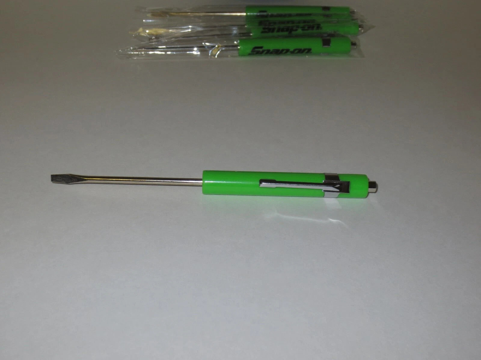 (10)TEN Snap On Pocket Screwdriver, Flat Tip Screwdrivers, Magnetic GREEN .NEW.