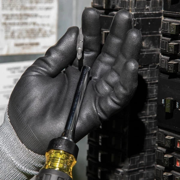 Versatile 15-in-1 Multi-Bit Ratcheting Screwdriver with On-board Storage